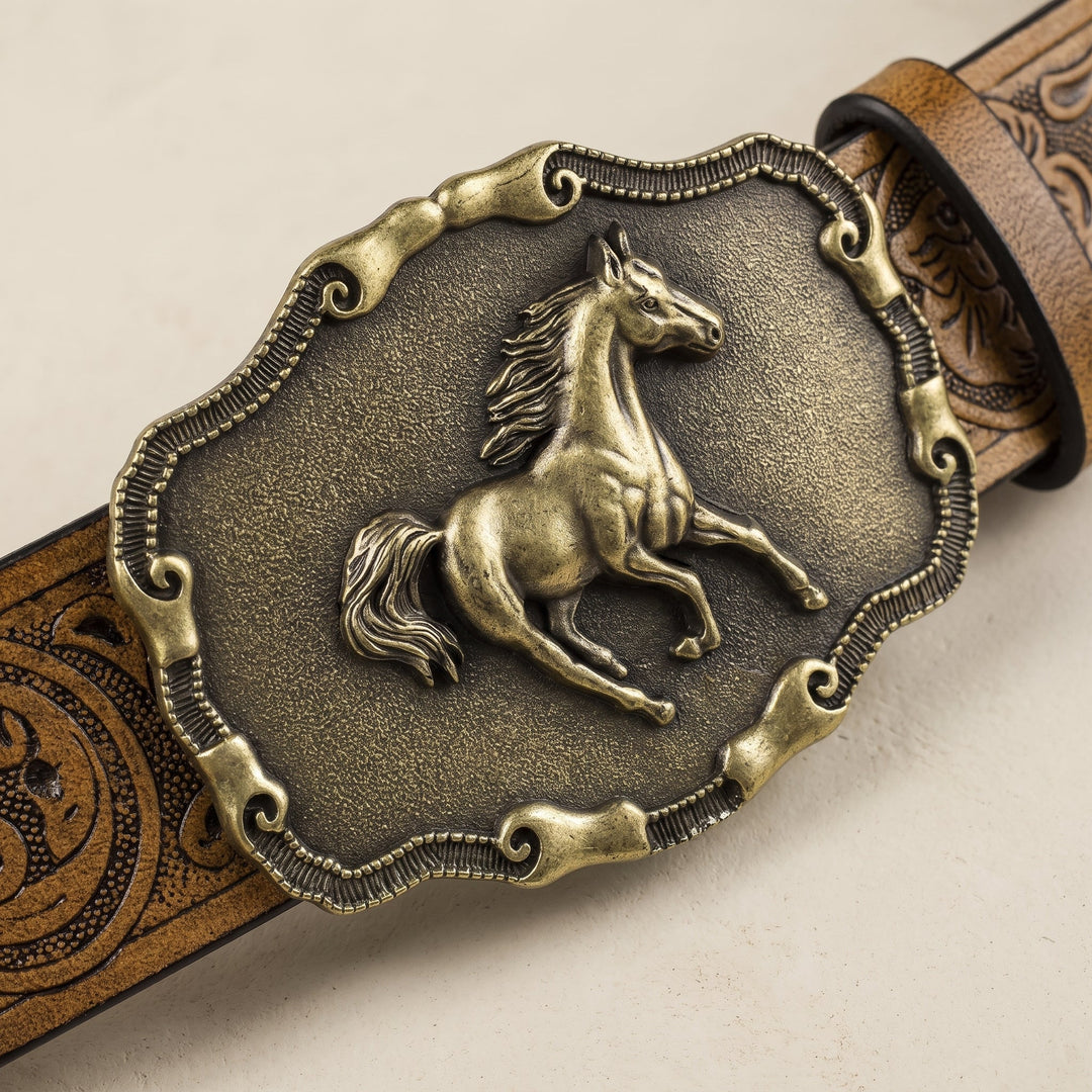Close-up of the galloping horse buckle on the Vallera Belt